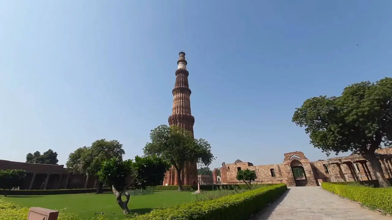 Must Visit the Qutub Minar in Delhi